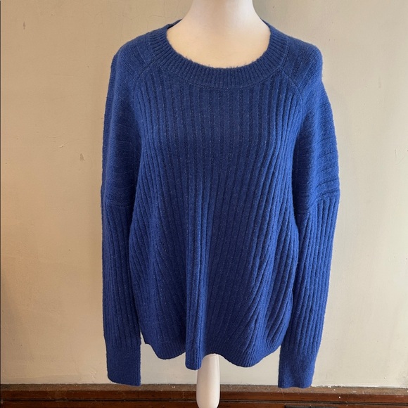 Cyrus royal blue long sleeve sweater Size L EUC - Picture 1 of 5